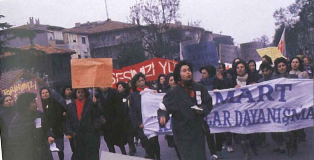 1989-8mart2-1024x522-1.jpg