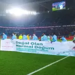 Futbolcular ‘Normal Doğum’ Pankartı Açtı